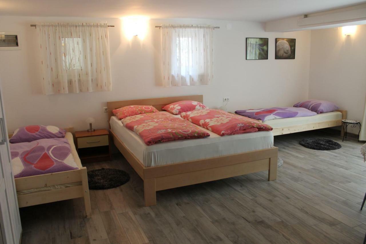 Rooms Jurca โพสโตยนา ภายนอก รูปภาพ