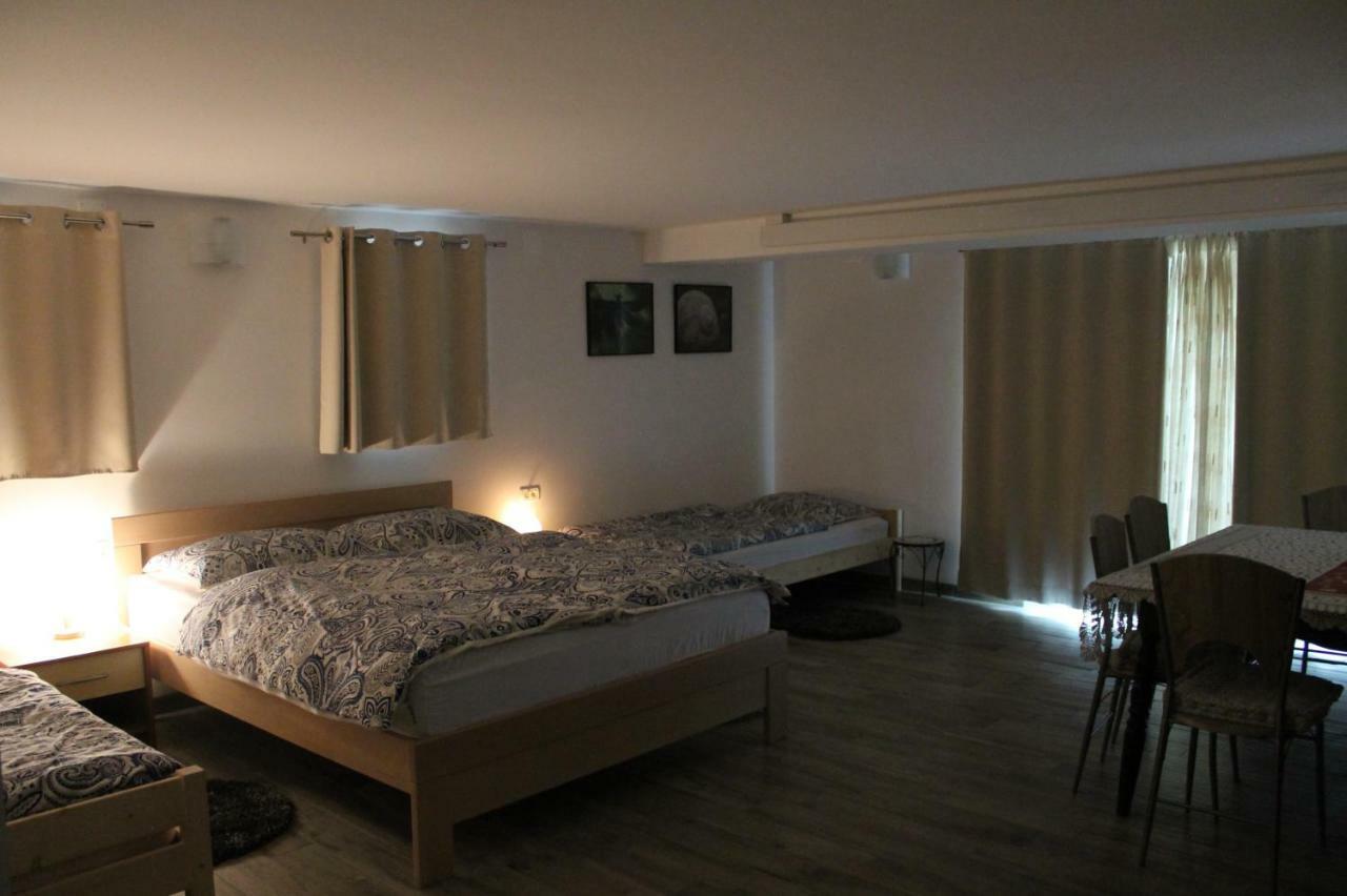 Rooms Jurca โพสโตยนา ภายนอก รูปภาพ