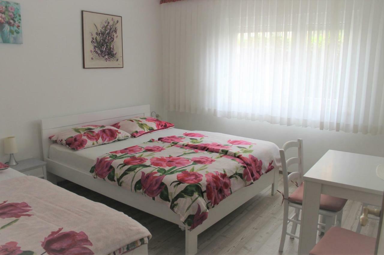 Rooms Jurca โพสโตยนา ภายนอก รูปภาพ
