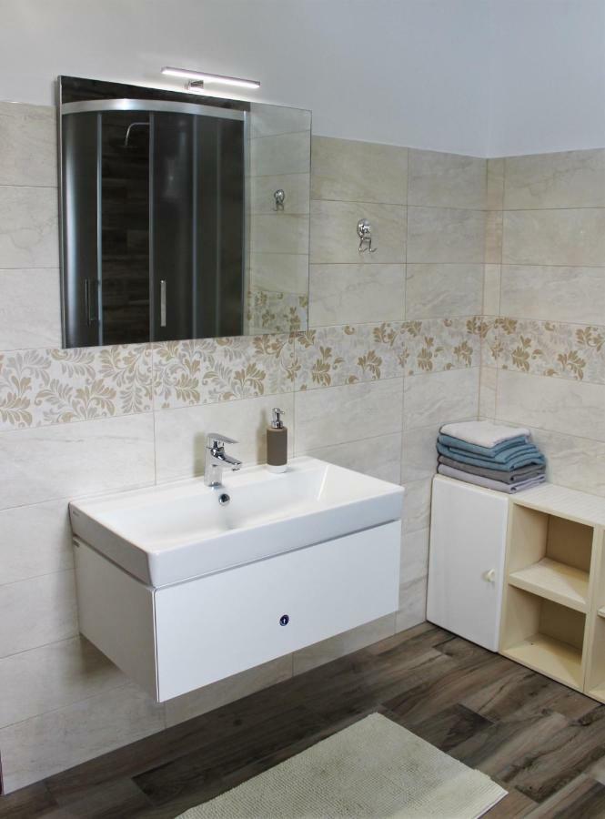 Rooms Jurca โพสโตยนา ภายนอก รูปภาพ