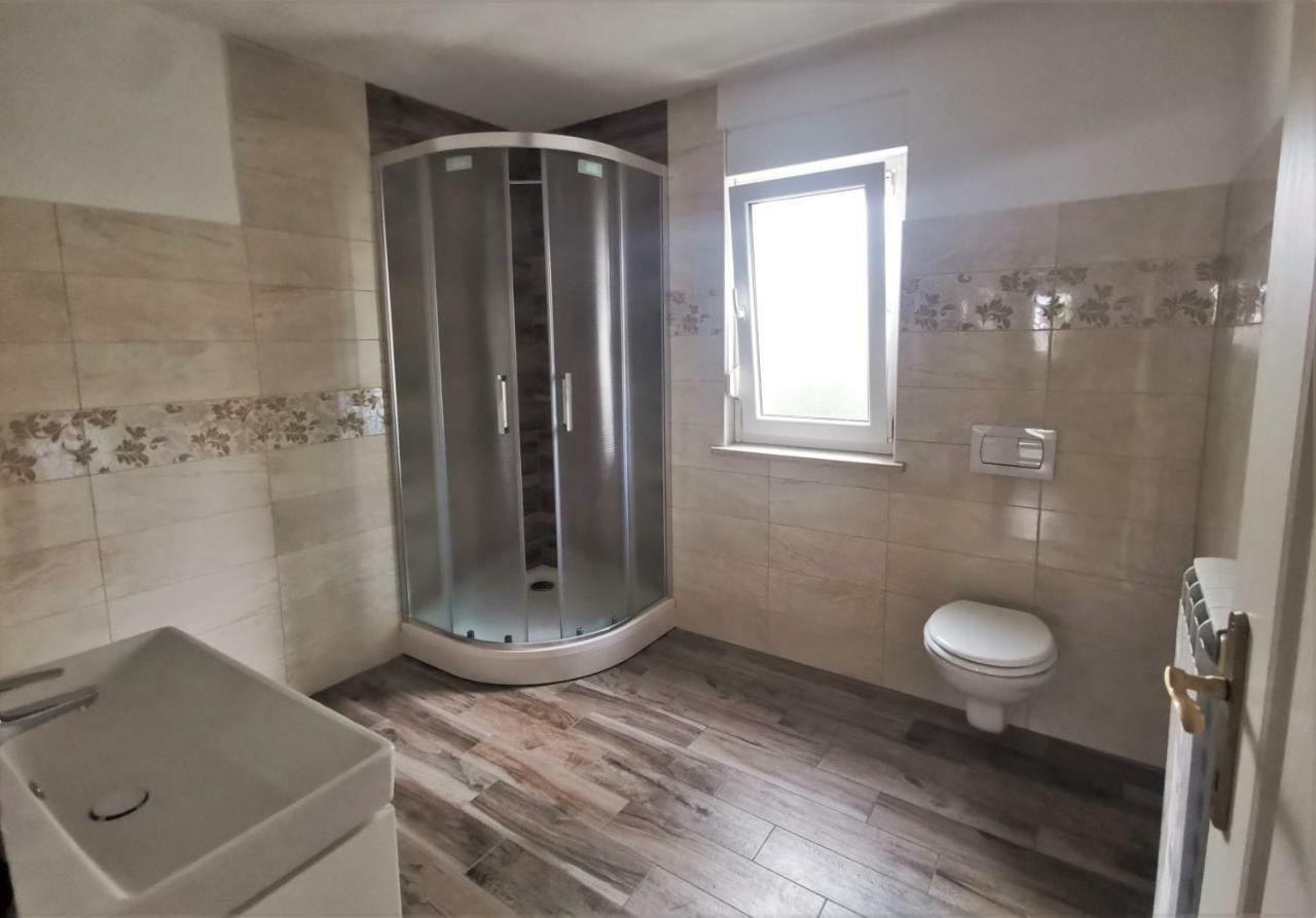 Rooms Jurca โพสโตยนา ภายนอก รูปภาพ