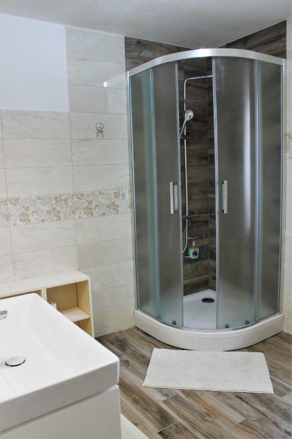 Rooms Jurca โพสโตยนา ภายนอก รูปภาพ