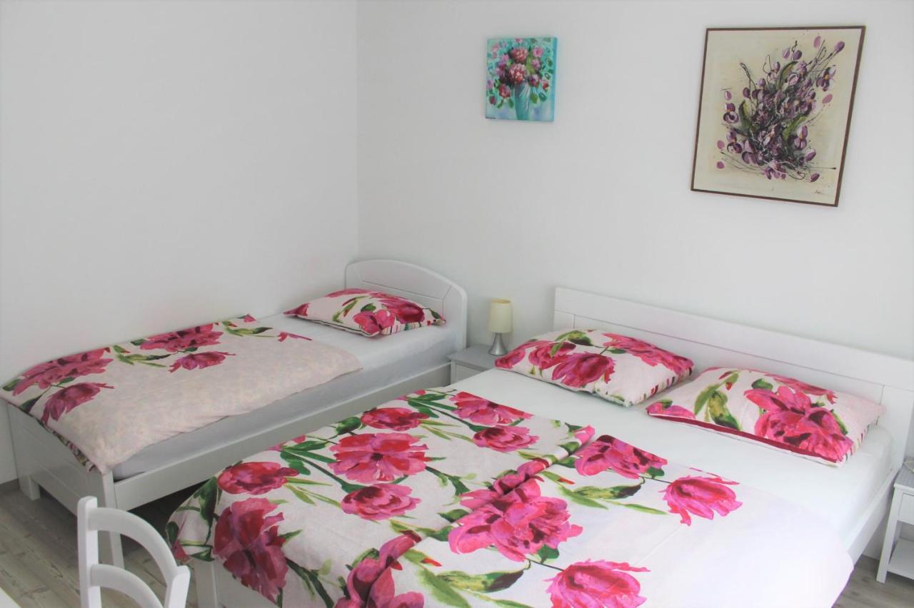 Rooms Jurca โพสโตยนา ภายนอก รูปภาพ